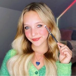 Meet your Posher, Aliesha